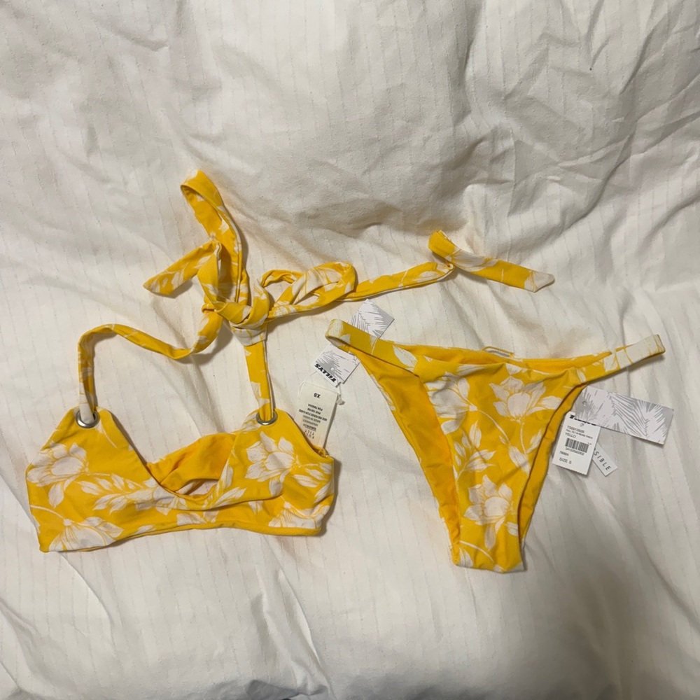 🌞Tilly’s Full Tilt Reversible Yellow Floral & Yellow Bikini Set Size XS/S NWT🌞